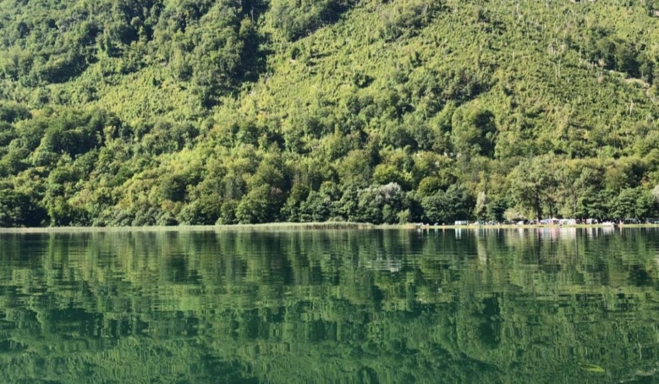 Vila Boračko jezero u ljetnjem danu